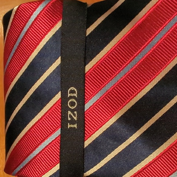 Izod classic rep striped tie in red, white , and blue NEW. 3.4" w - Picture 2 of 3